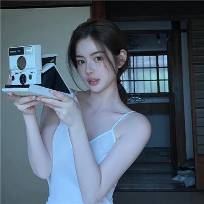 照片中的女孩